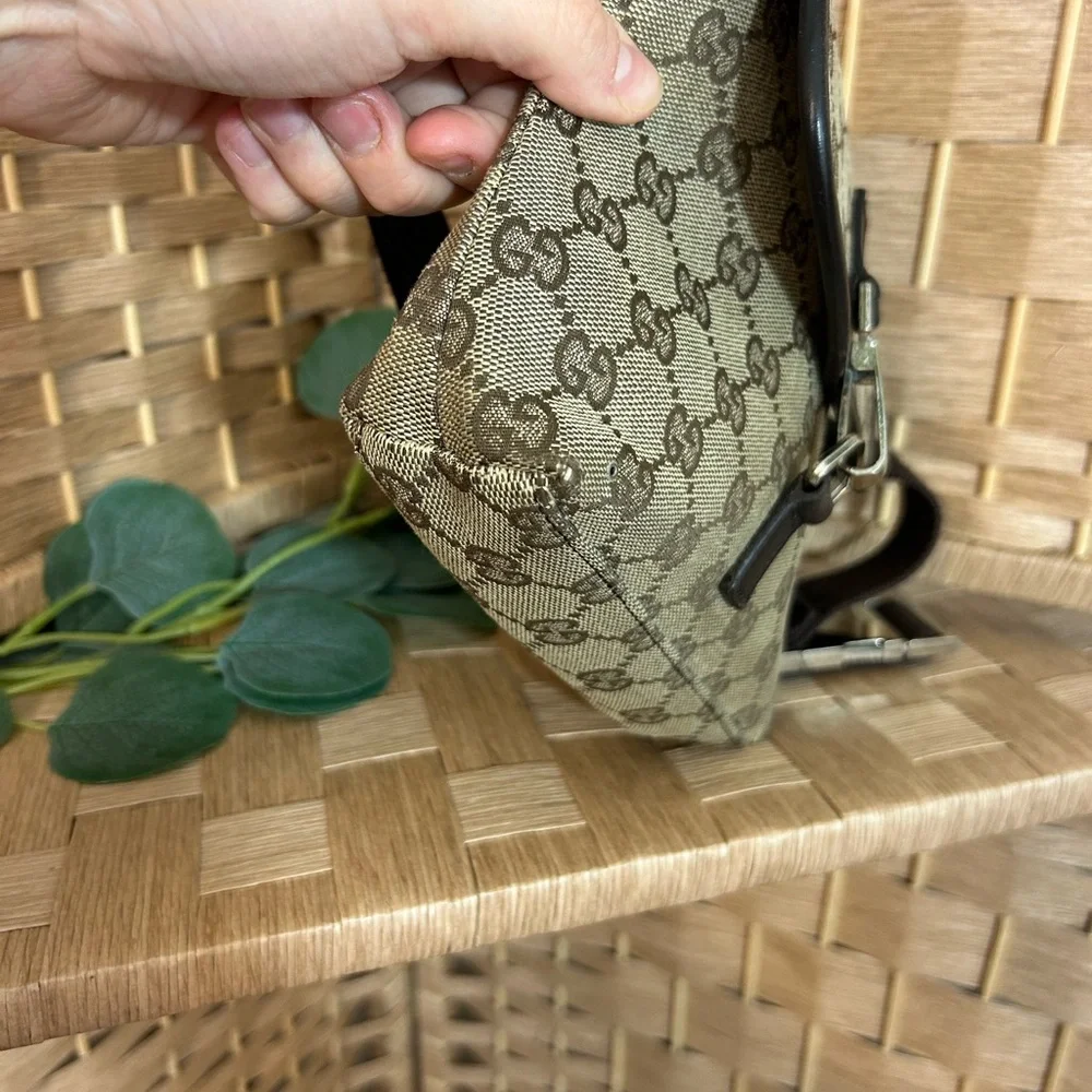 Gucci Brown GG Canvas Crossbody with Black Trim - Picture 4 of 12